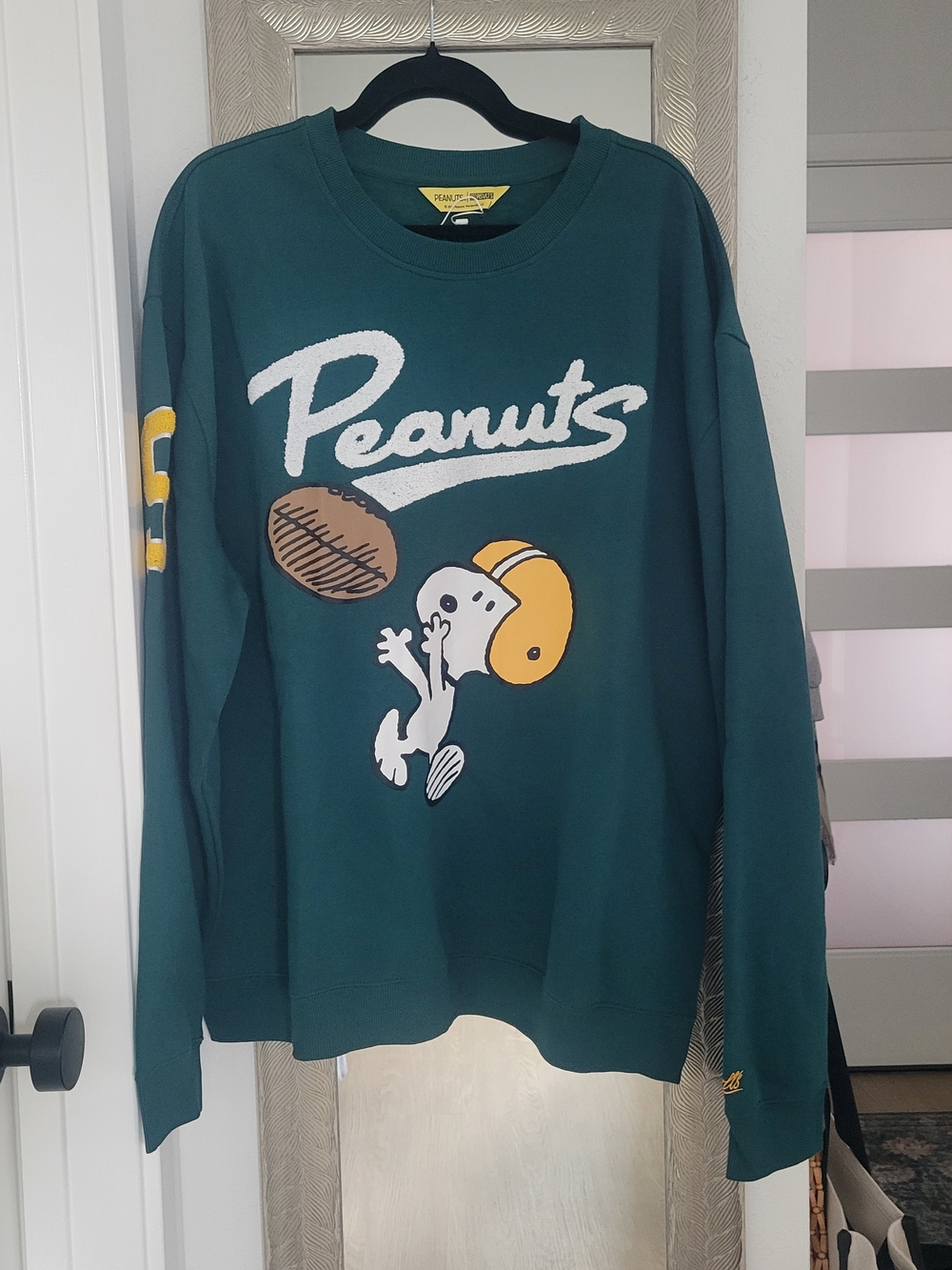 Peanuts Teal Sweatshirt with Yellow and White Graphic #046